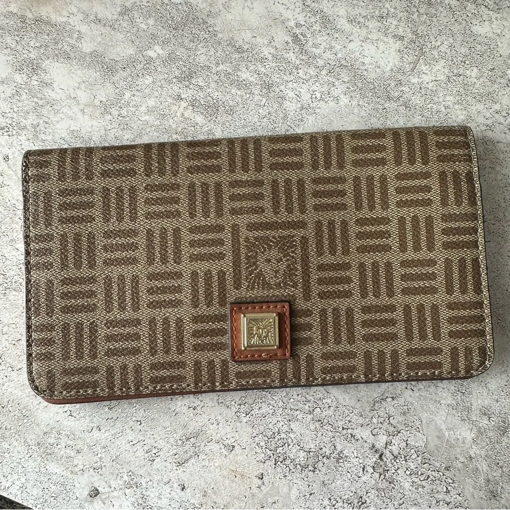 Anne Klein Clutch Walker Brown Patterned Wallet